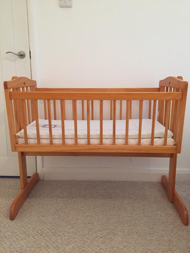 cribs sold at babies r us